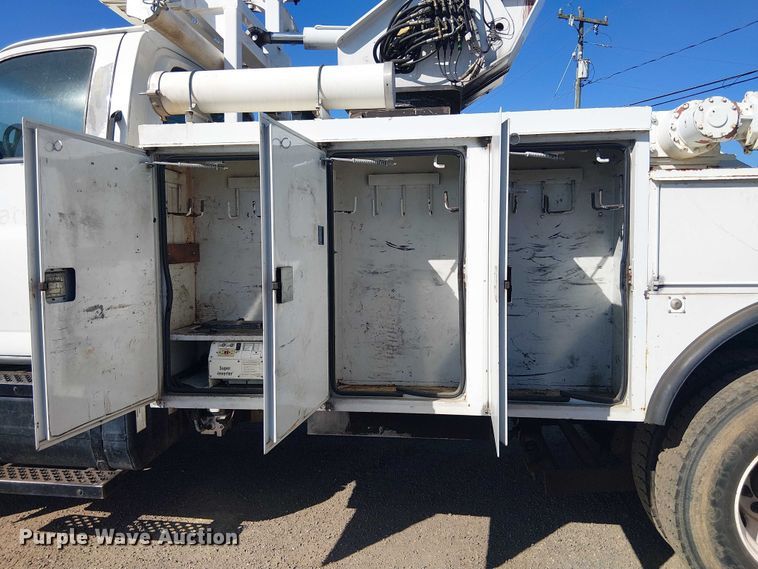 image for item YA3103 2006 Chevrolet C7500 bucket truck