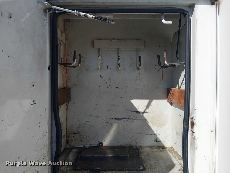 image for item YA3103 2006 Chevrolet C7500 bucket truck