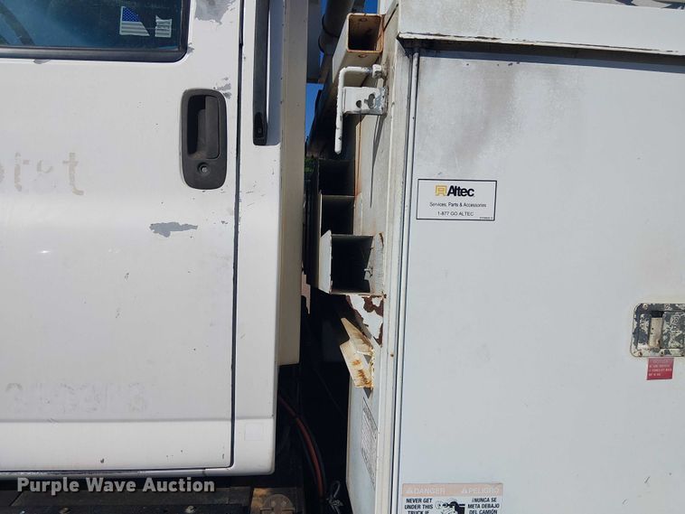 image for item YA3103 2006 Chevrolet C7500 bucket truck