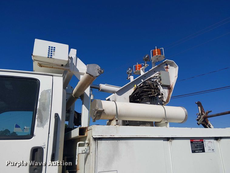 image for item YA3103 2006 Chevrolet C7500 bucket truck