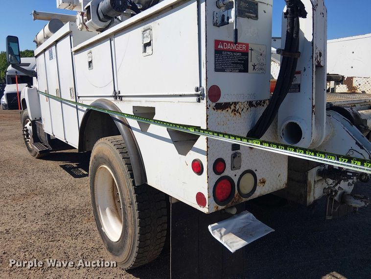 image for item YA3103 2006 Chevrolet C7500 bucket truck