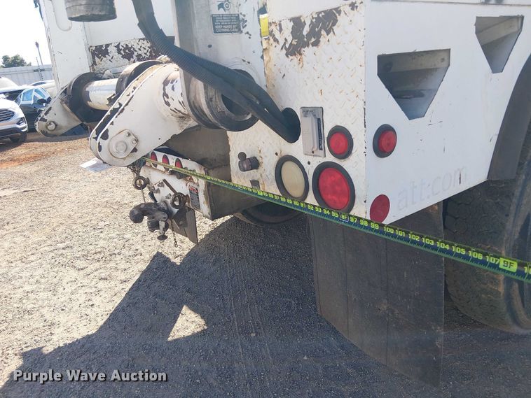 image for item YA3103 2006 Chevrolet C7500 bucket truck