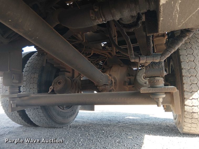 image for item YA3103 2006 Chevrolet C7500 bucket truck