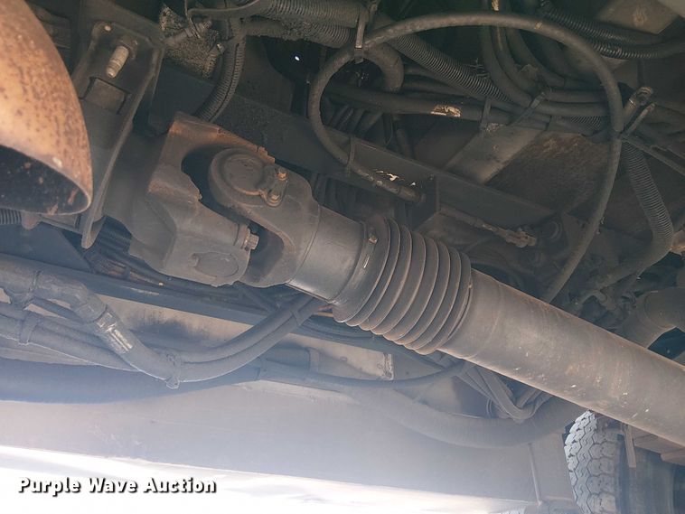 image for item YA3103 2006 Chevrolet C7500 bucket truck