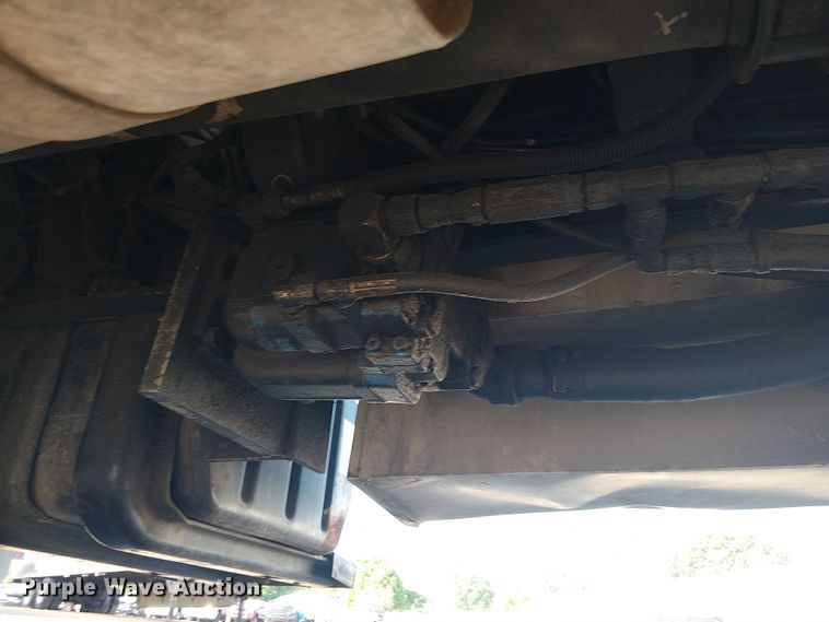 image for item YA3103 2006 Chevrolet C7500 bucket truck