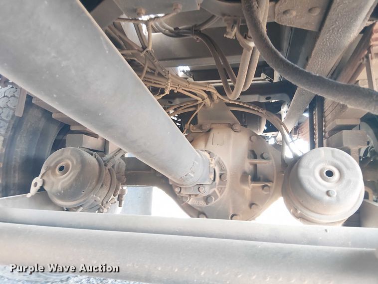 image for item YA3103 2006 Chevrolet C7500 bucket truck