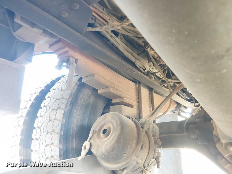 image for item YA3103 2006 Chevrolet C7500 bucket truck