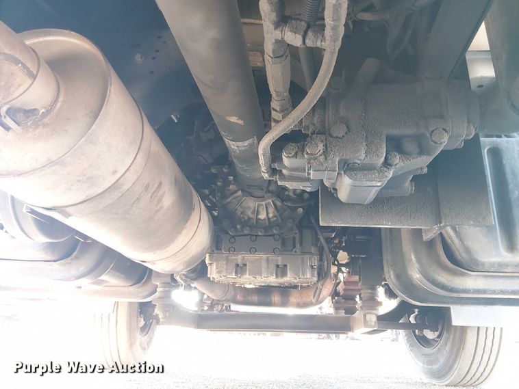 image for item YA3103 2006 Chevrolet C7500 bucket truck