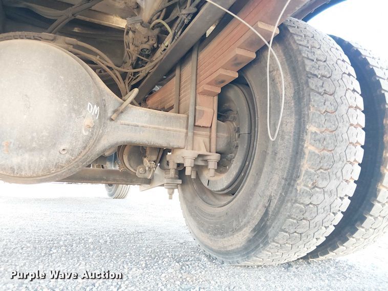 image for item YA3103 2006 Chevrolet C7500 bucket truck