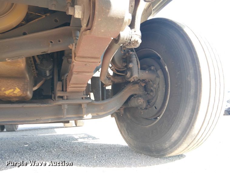 image for item YA3103 2006 Chevrolet C7500 bucket truck