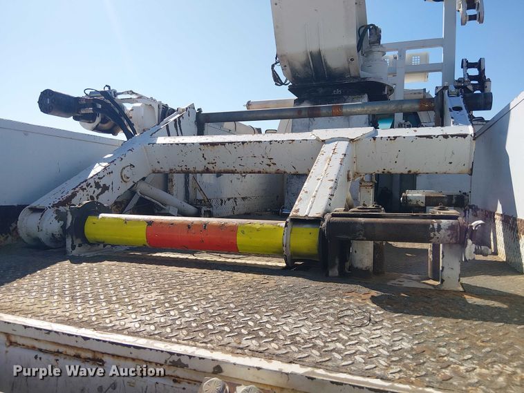 image for item YA3103 2006 Chevrolet C7500 bucket truck