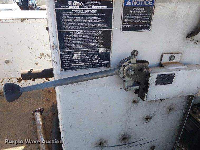 image for item YA3103 2006 Chevrolet C7500 bucket truck