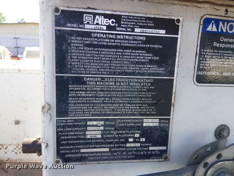 image for item YA3103 2006 Chevrolet C7500 bucket truck