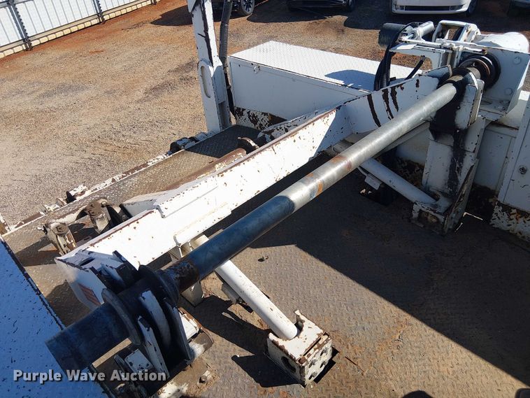 image for item YA3103 2006 Chevrolet C7500 bucket truck