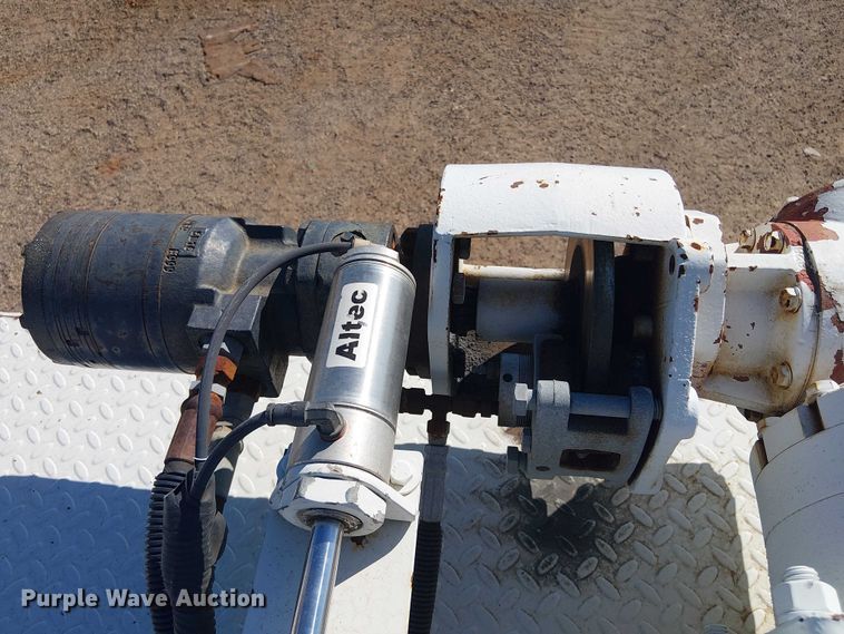 image for item YA3103 2006 Chevrolet C7500 bucket truck