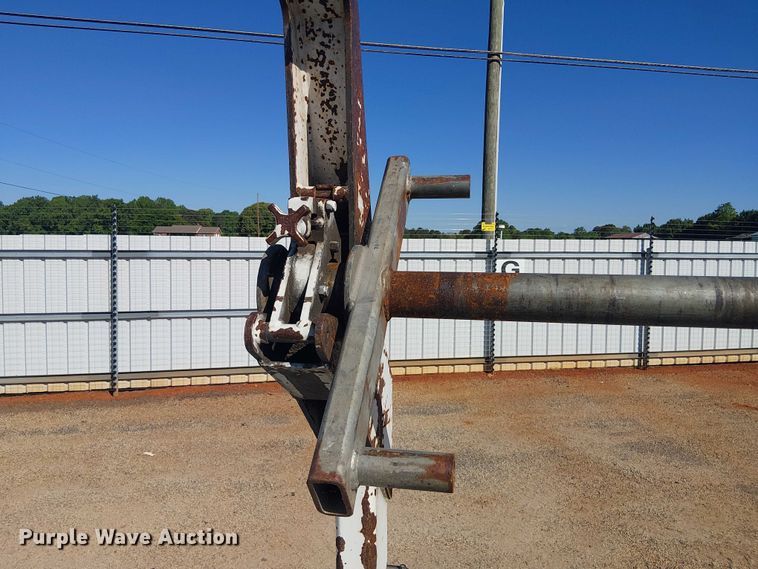image for item YA3103 2006 Chevrolet C7500 bucket truck