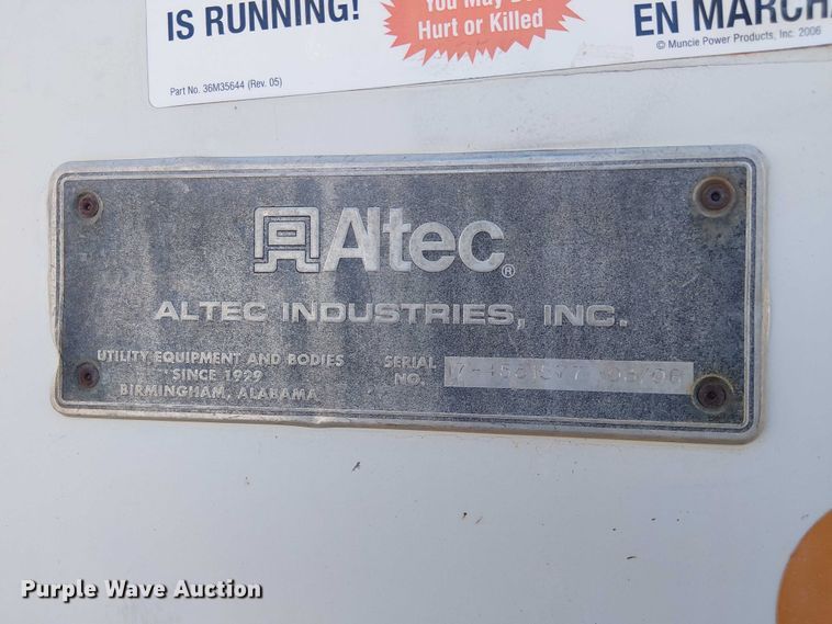 image for item YA3103 2006 Chevrolet C7500 bucket truck