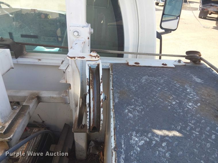 image for item YA3103 2006 Chevrolet C7500 bucket truck