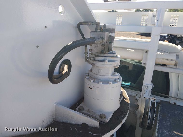 image for item YA3103 2006 Chevrolet C7500 bucket truck