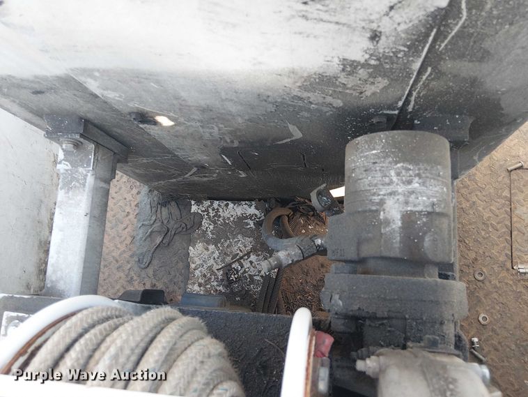 image for item YA3103 2006 Chevrolet C7500 bucket truck