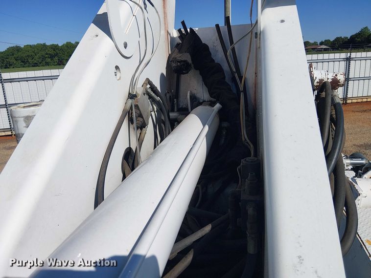 image for item YA3103 2006 Chevrolet C7500 bucket truck