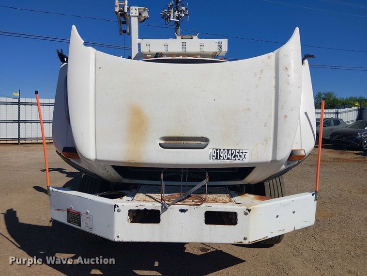image for item YA3103 2006 Chevrolet C7500 bucket truck