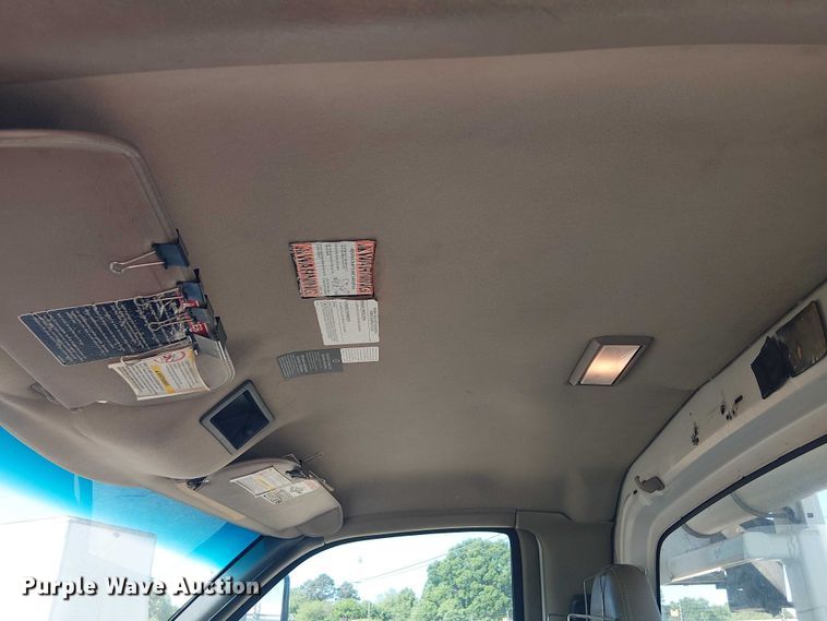 image for item YA3103 2006 Chevrolet C7500 bucket truck