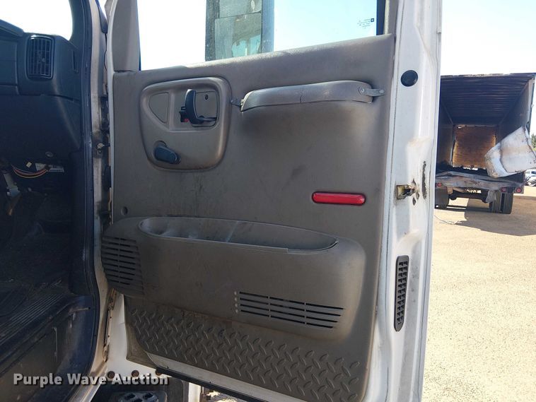 image for item YA3103 2006 Chevrolet C7500 bucket truck