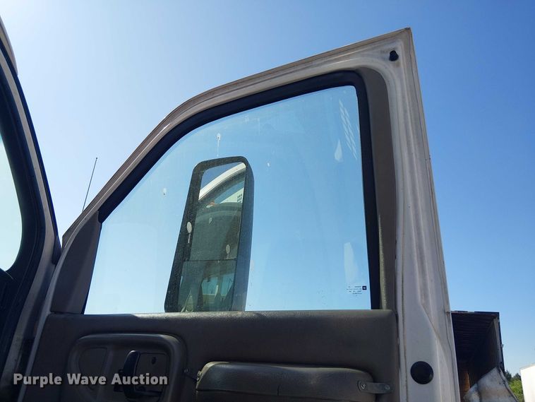 image for item YA3103 2006 Chevrolet C7500 bucket truck