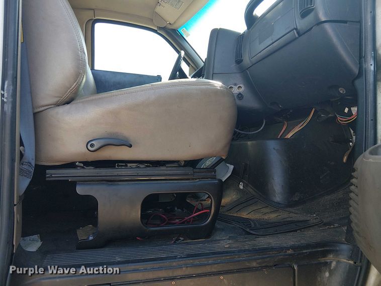 image for item YA3103 2006 Chevrolet C7500 bucket truck