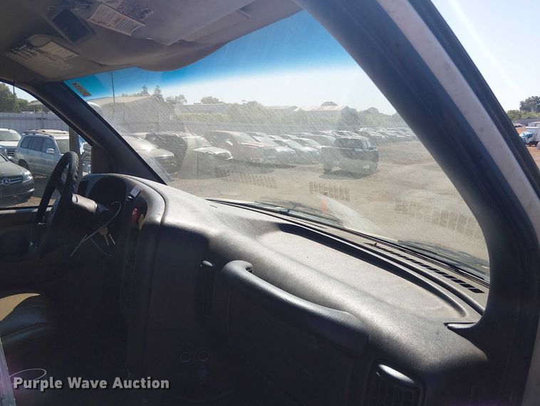 image for item YA3103 2006 Chevrolet C7500 bucket truck