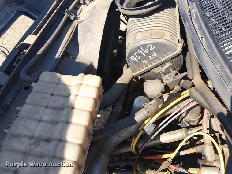 image for item YA3103 2006 Chevrolet C7500 bucket truck