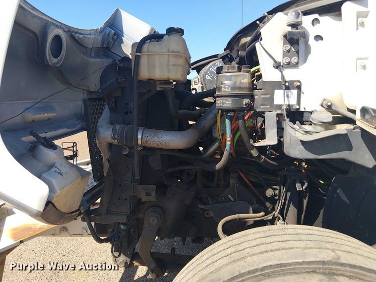 image for item YA3103 2006 Chevrolet C7500 bucket truck