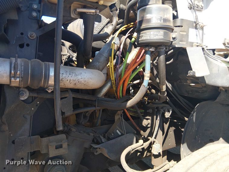 image for item YA3103 2006 Chevrolet C7500 bucket truck