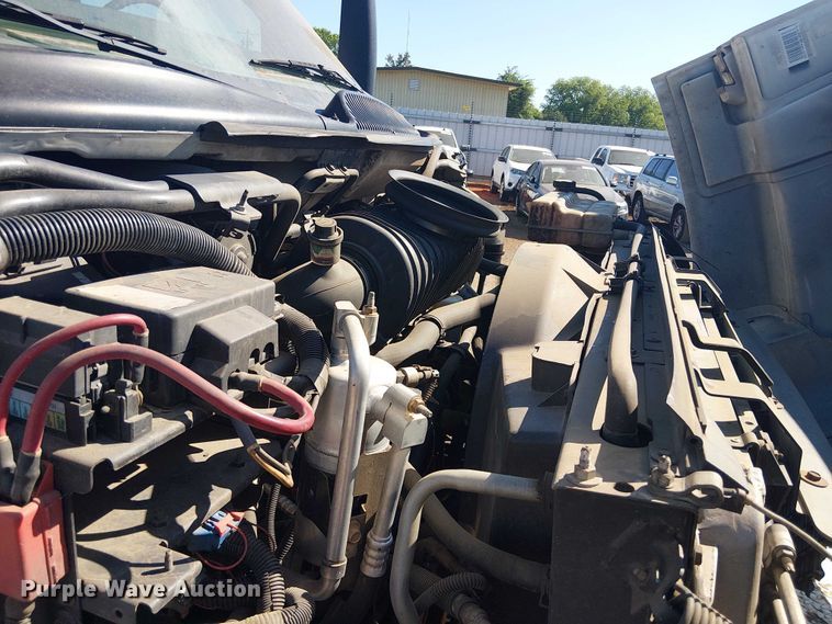 image for item YA3103 2006 Chevrolet C7500 bucket truck