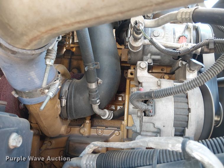 image for item YA3103 2006 Chevrolet C7500 bucket truck