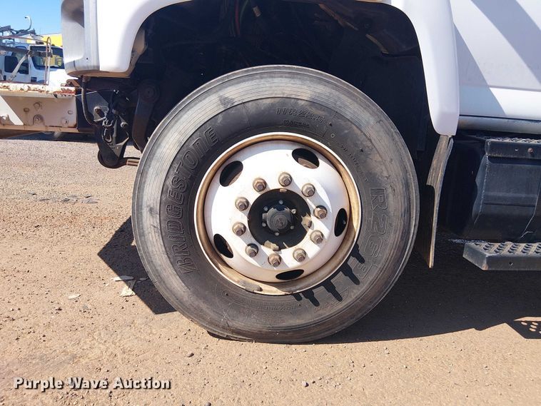 image for item YA3103 2006 Chevrolet C7500 bucket truck