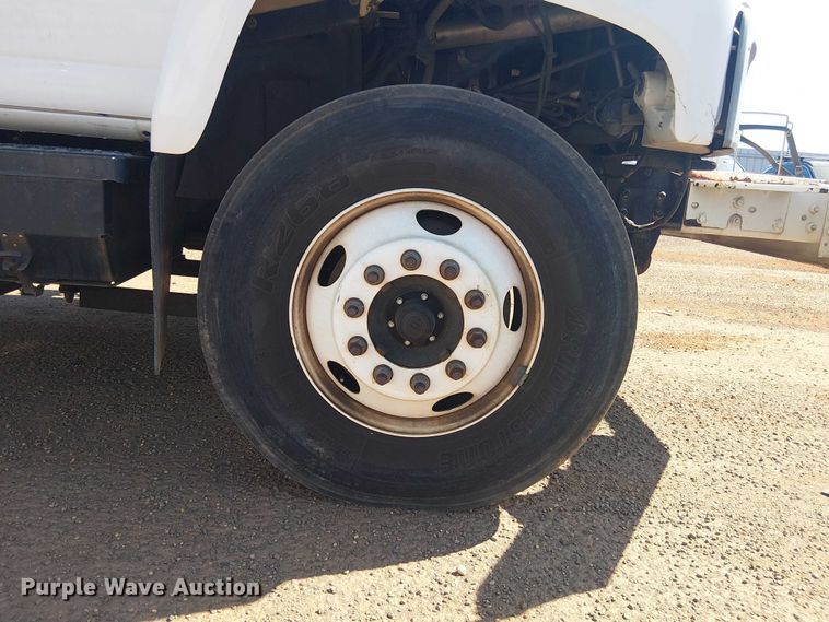 image for item YA3103 2006 Chevrolet C7500 bucket truck