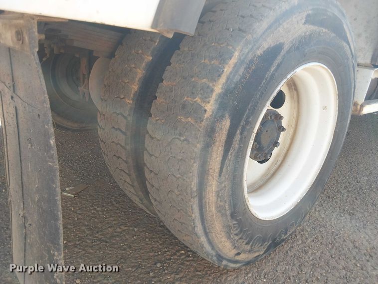 image for item YA3103 2006 Chevrolet C7500 bucket truck