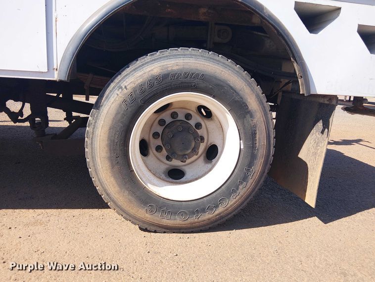 image for item YA3103 2006 Chevrolet C7500 bucket truck