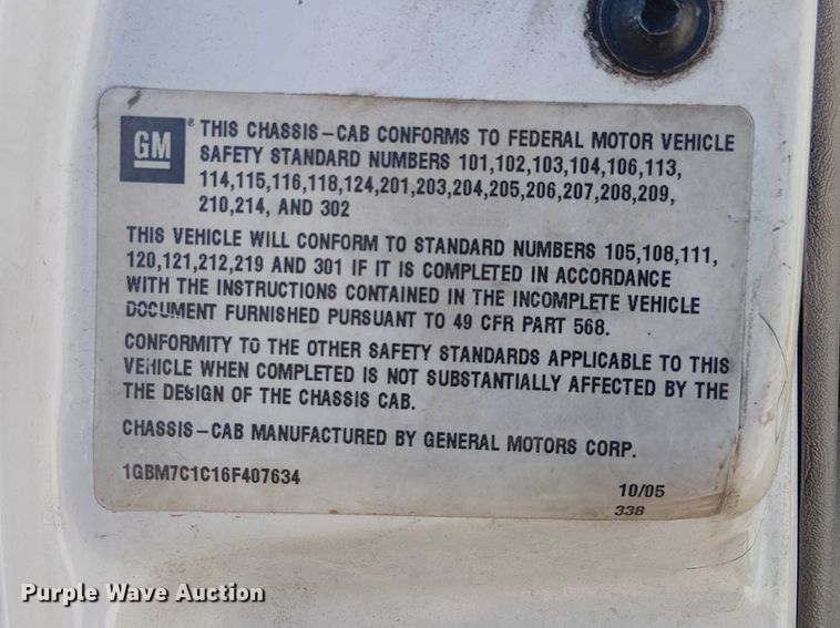 image for item YA3103 2006 Chevrolet C7500 bucket truck