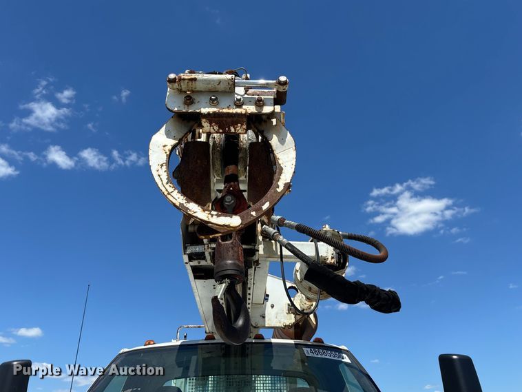 image for item YA3123 2007 GMC C8500 digger derrick truck