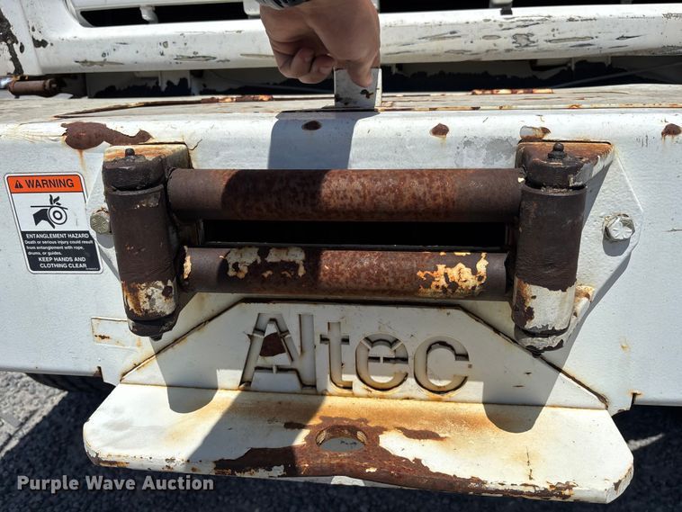 image for item YA3123 2007 GMC C8500 digger derrick truck