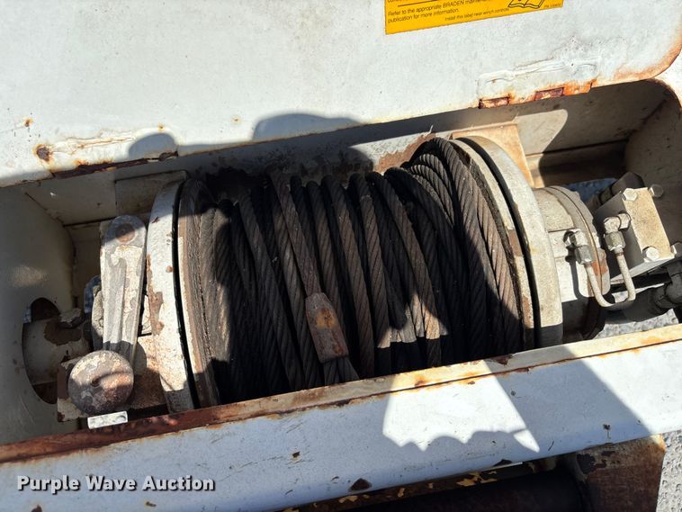 image for item YA3123 2007 GMC C8500 digger derrick truck