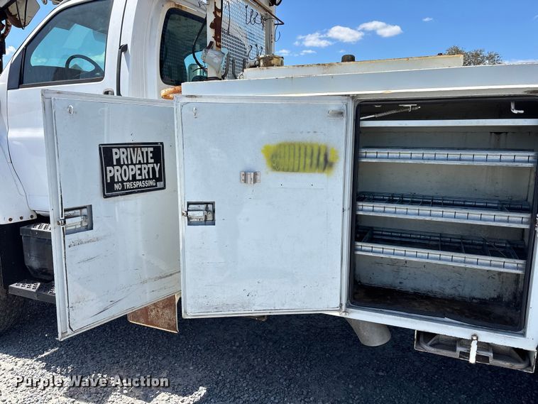 image for item YA3123 2007 GMC C8500 digger derrick truck