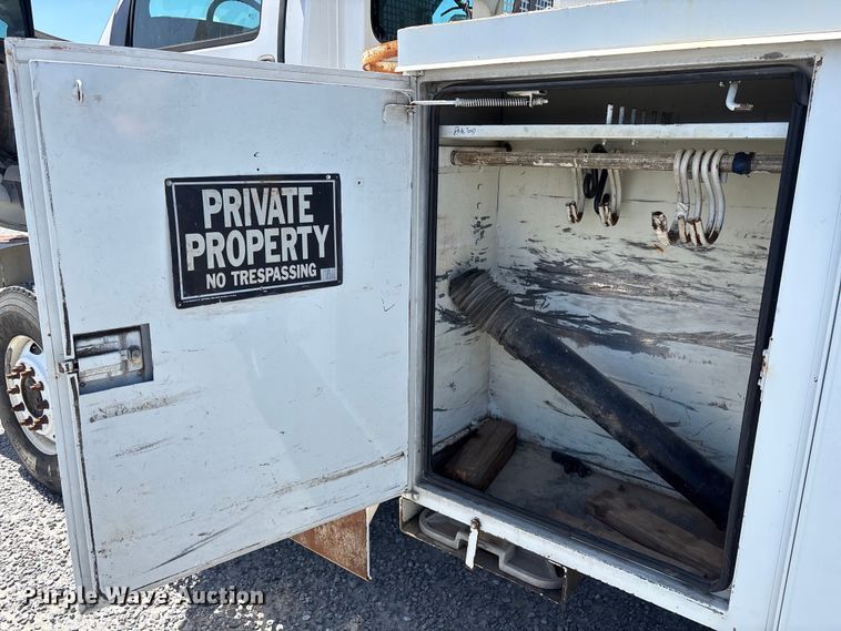 image for item YA3123 2007 GMC C8500 digger derrick truck