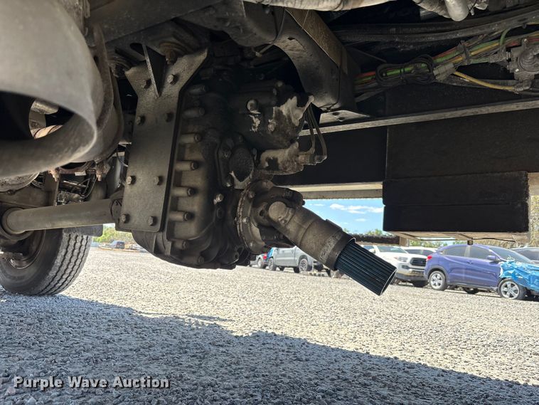 image for item YA3123 2007 GMC C8500 digger derrick truck