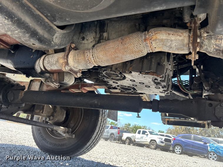 image for item YA3123 2007 GMC C8500 digger derrick truck