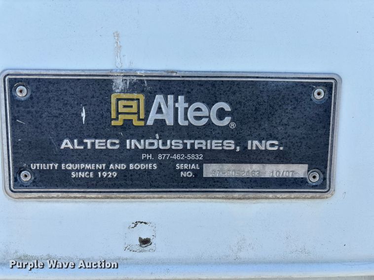 image for item YA3123 2007 GMC C8500 digger derrick truck