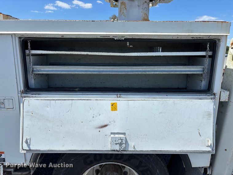 image for item YA3123 2007 GMC C8500 digger derrick truck